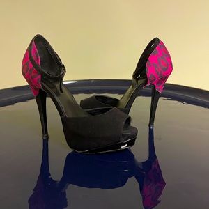 Shoe Dazzle Hot Pink Leopard Print and Black Patent Leather and Suede Peep Toes